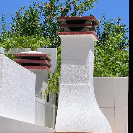 Beachouse Algarve 度假居 *